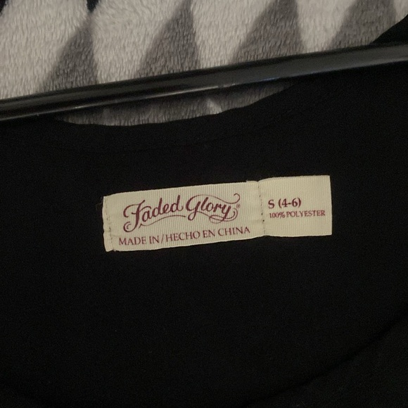 black tank top - Picture 2 of 3